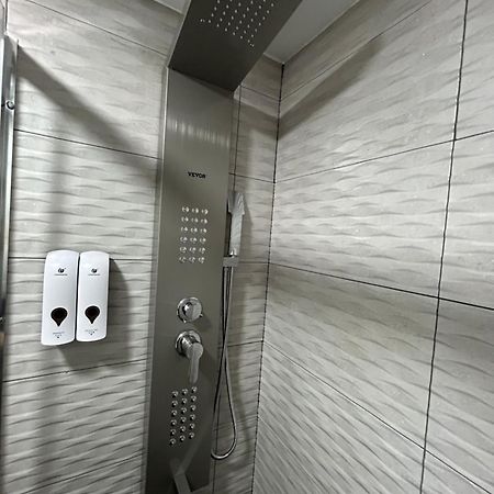 Habitacion Con Jacuzzi Y Bano Privado مدريد المظهر الخارجي الصورة