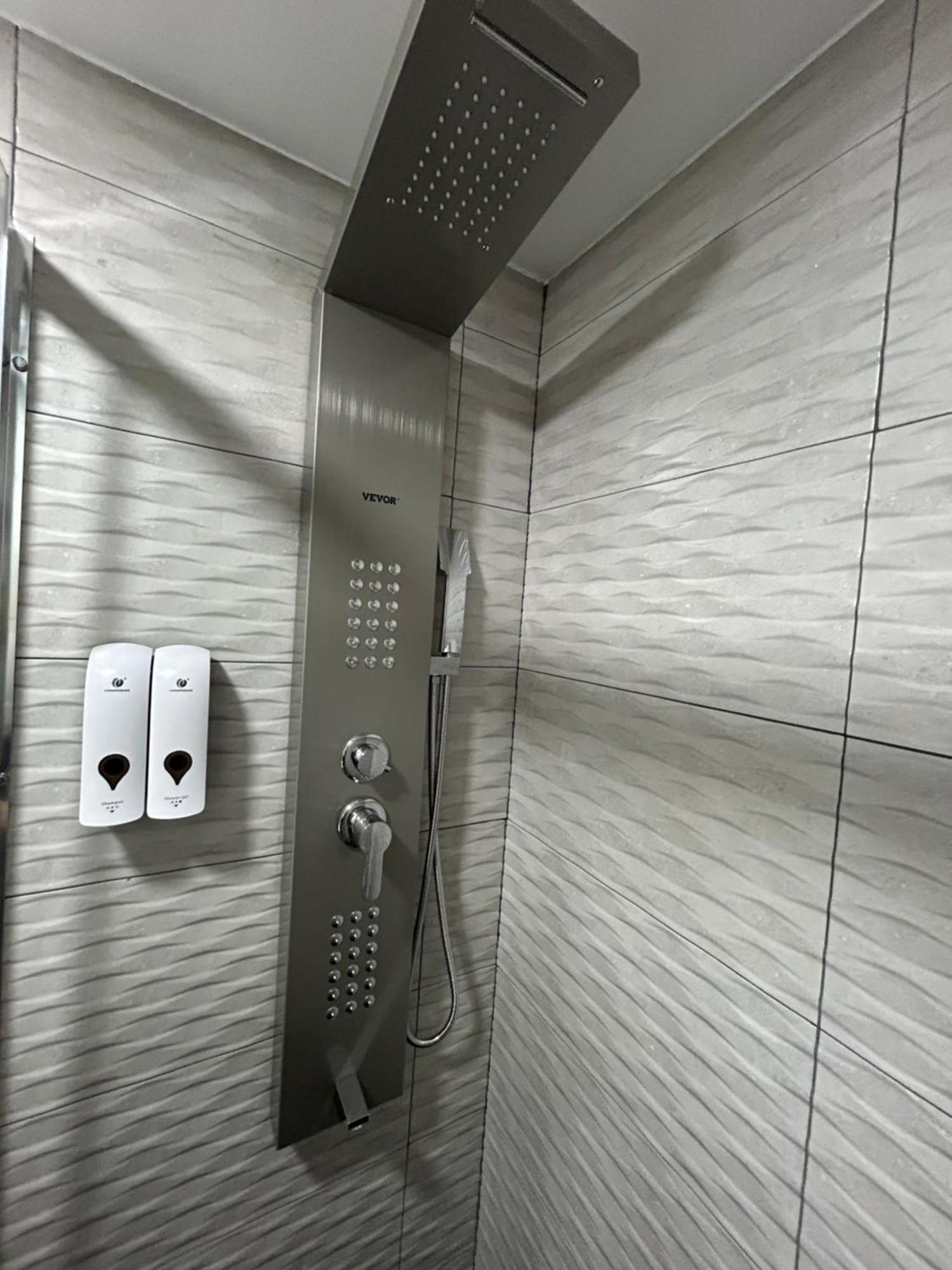 Habitacion Con Jacuzzi Y Bano Privado مدريد المظهر الخارجي الصورة
